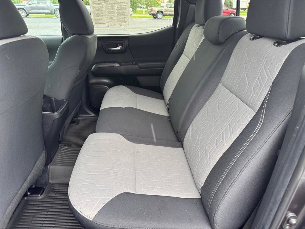 Certified 2022 Toyota Tacoma TRD Sport AWD/4WD image 7