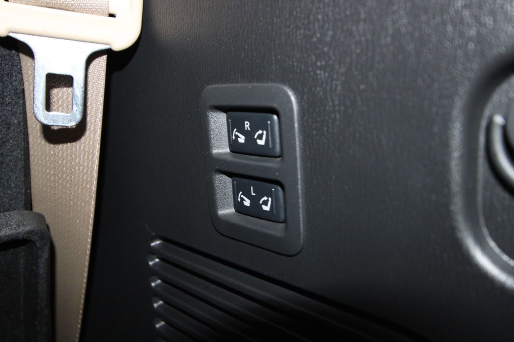 Used 2024 Nissan Armada Platinum w/ Captain's Chairs Package image 48