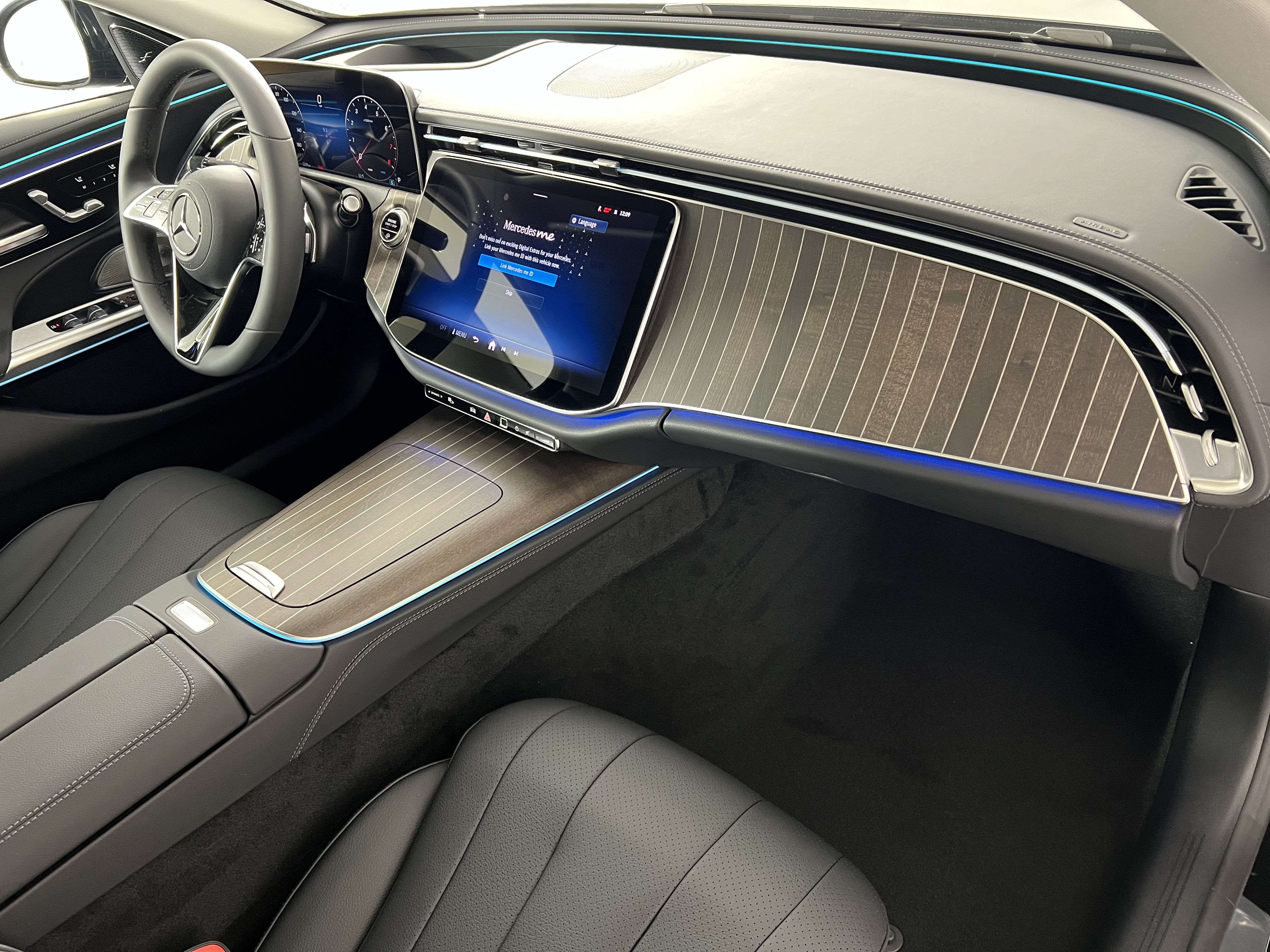 New 2026 Mercedes-Benz E 350 4MATIC Sedan image 27