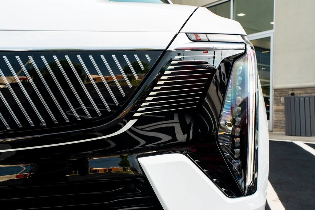 Used 2025 Cadillac Escalade IQ Luxury 2 w/ LPO, Premium Carpet Package AWD/4WD image 4