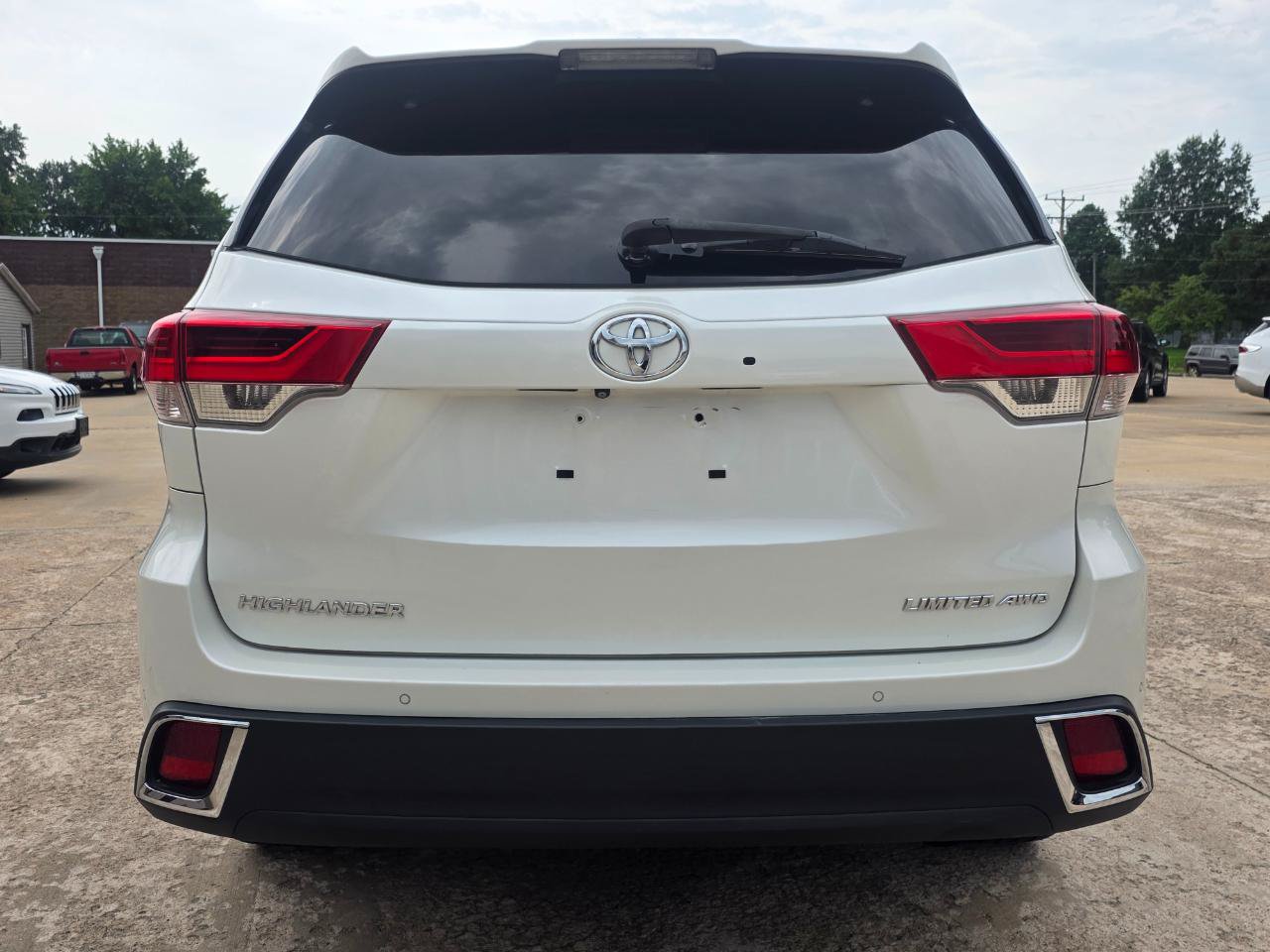 Used 2017 Toyota Highlander Limited Platinum AWD/4WD image 25
