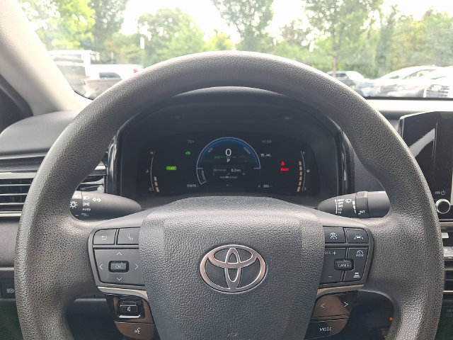 Used 2025 Toyota Camry LE FWD image 18