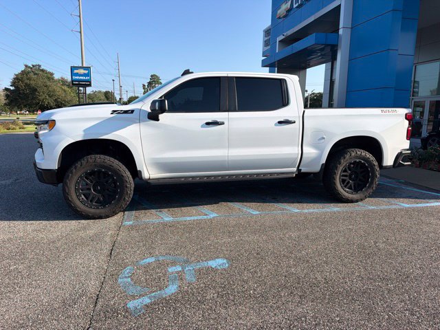 Used 2023 Chevrolet Silverado 1500 LT Trail Boss w/ LT Trail Boss Premium Package AWD/4WD image 6
