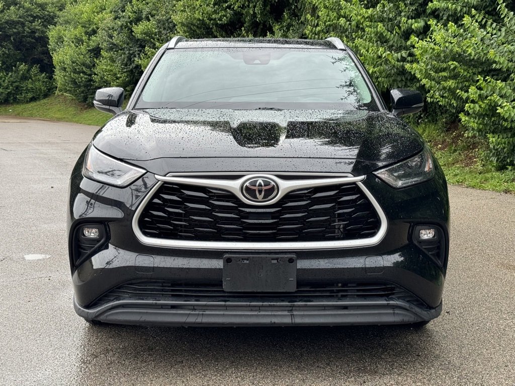 Used 2022 Toyota Highlander XLE image 3