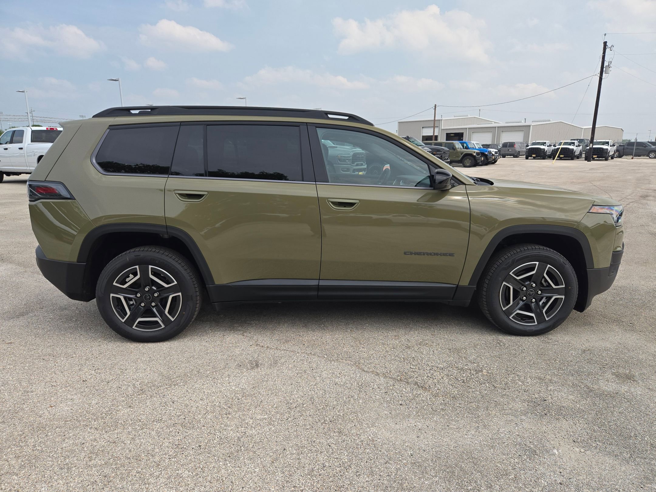 New 2026 Jeep Cherokee Laredo AWD/4WD image 2