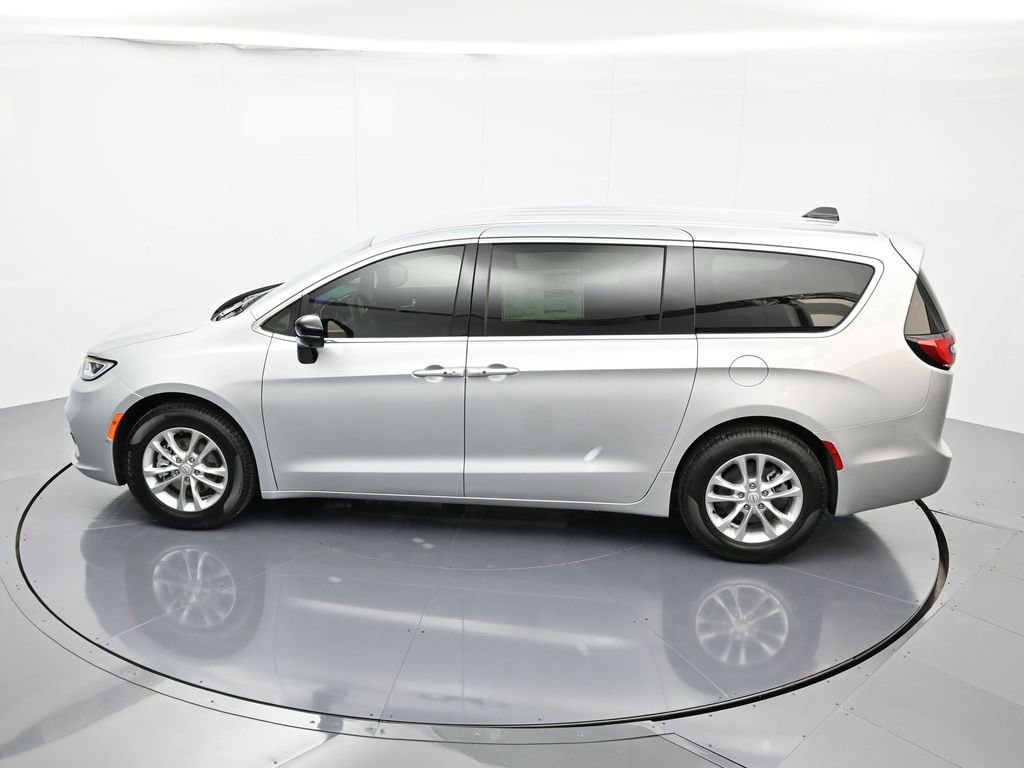 New 2026 Chrysler Pacifica Select image 37