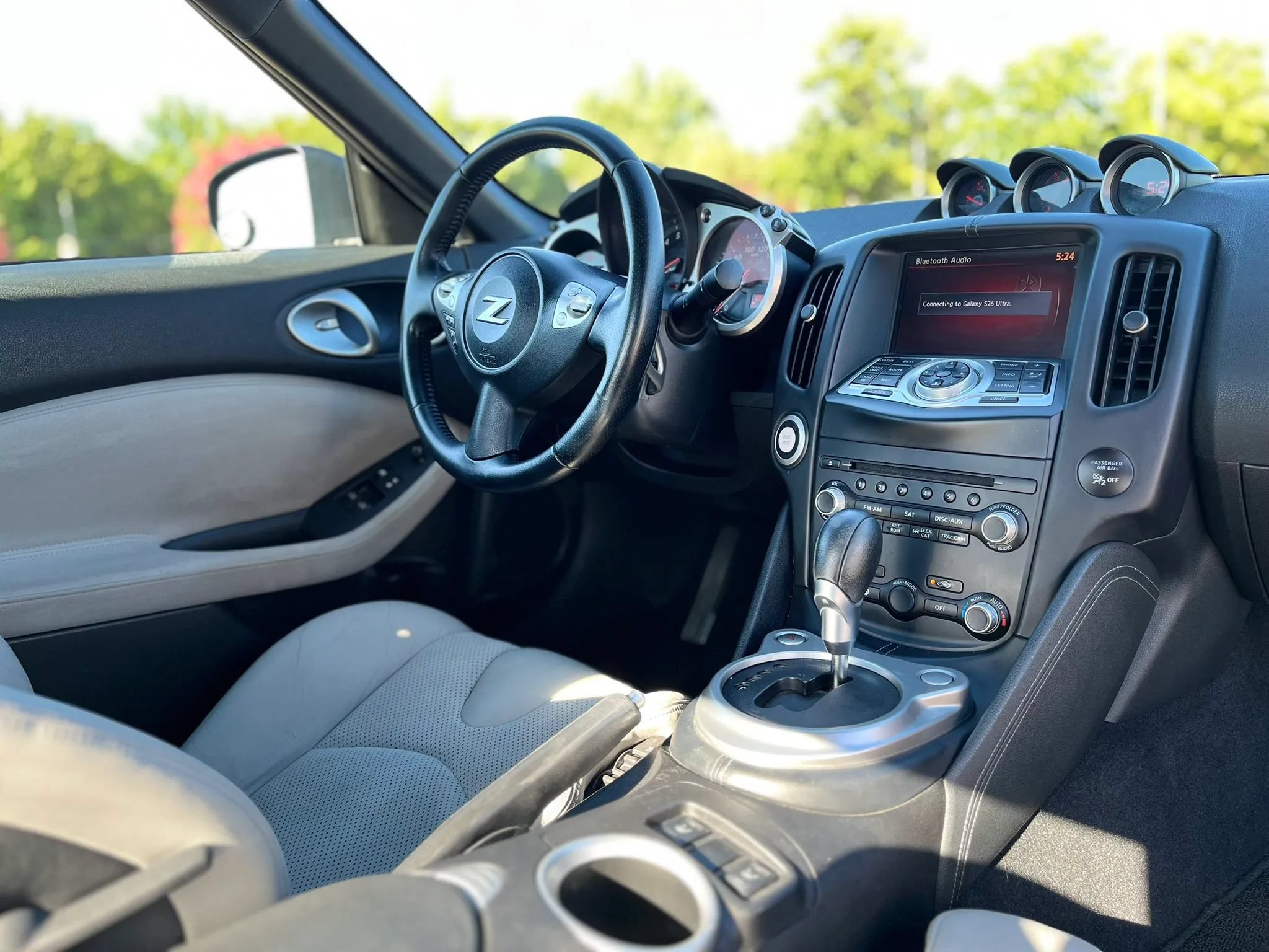 Used 2010 Nissan 370Z Touring w/ Sport Pkg RWD image 12