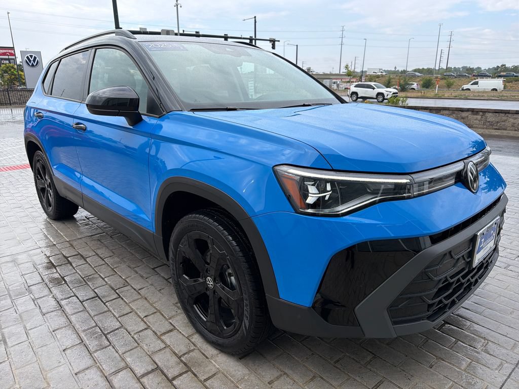 Certified 2025 Volkswagen Taos SE AWD/4WD image 9