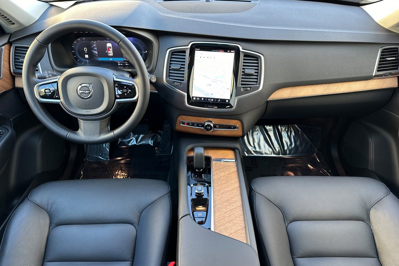 Used 2025 Volvo XC90 T8 Core w/ Climate Package image 3