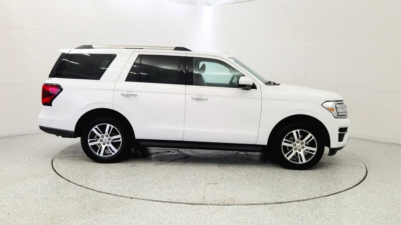 Used 2024 Ford Expedition Limited image 8