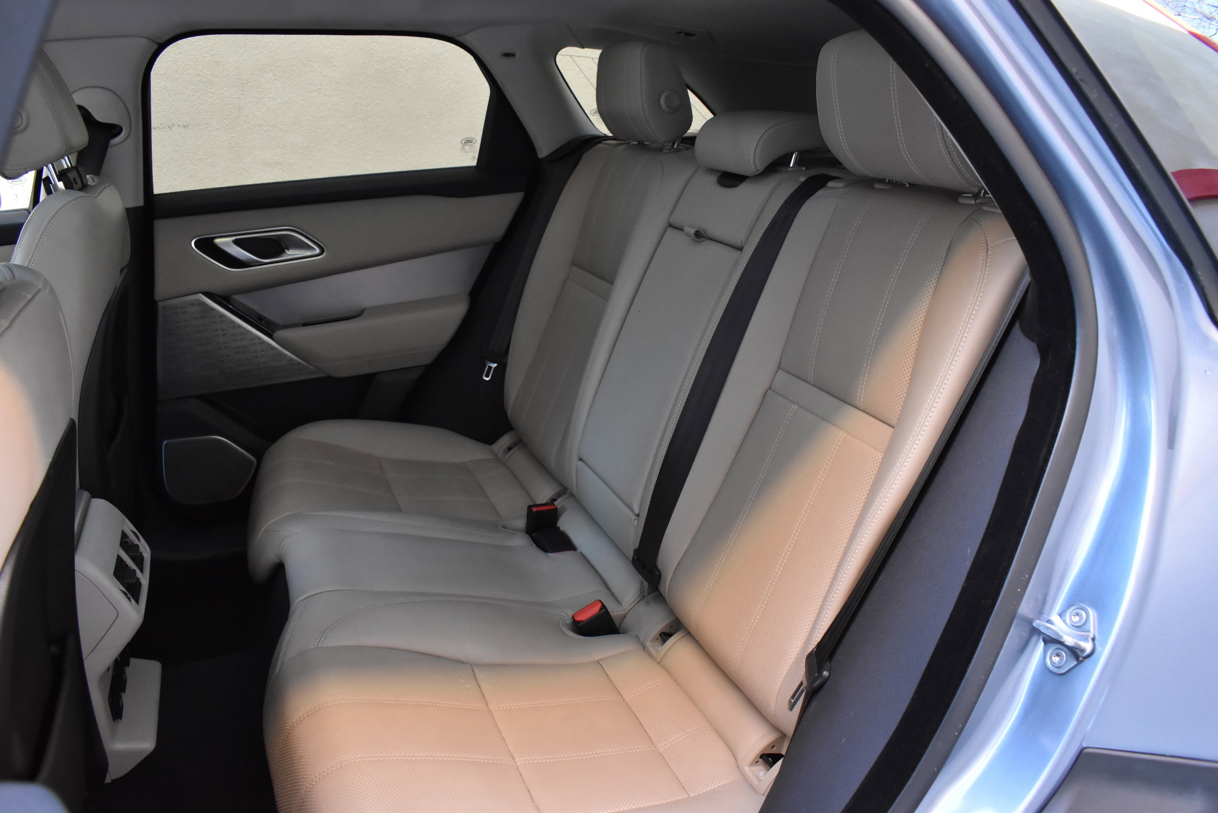 Used 2019 Land Rover Range Rover Velar R-Dynamic SE AWD/4WD image 23