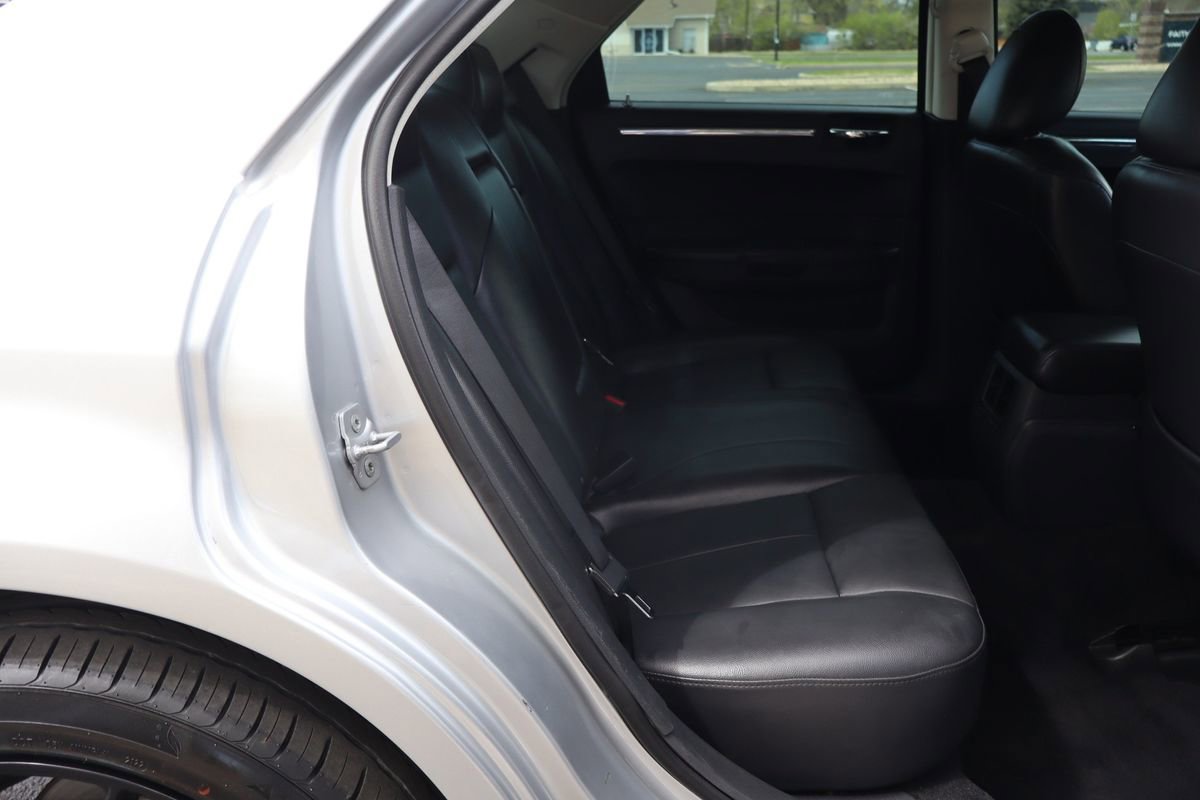 Used 2010 Chrysler 300 Touring image 21