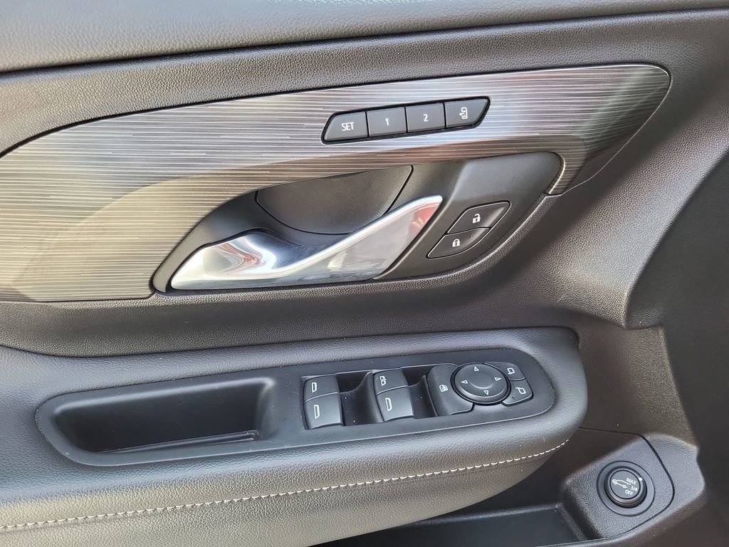 Used 2023 GMC Terrain SLT w/ Elevation Edition image 15