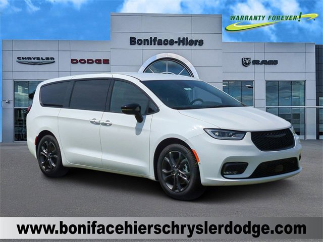 New 2026 Chrysler Pacifica Select