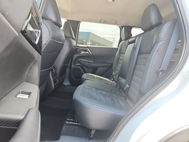 Used 2024 Mitsubishi Outlander SE AWD/4WD image 6