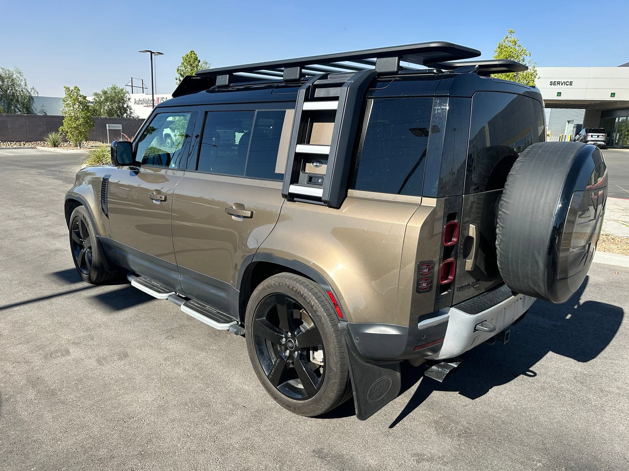 Used 2021 Land Rover Defender 110 SE AWD/4WD image 2