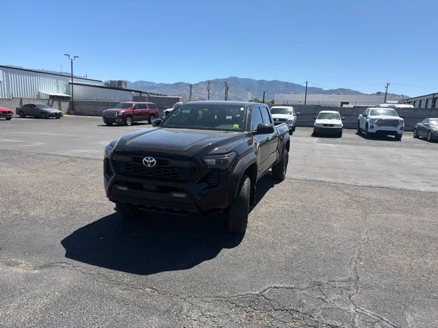 Used 2025 Toyota Tacoma TRD Off-Road AWD/4WD image 5