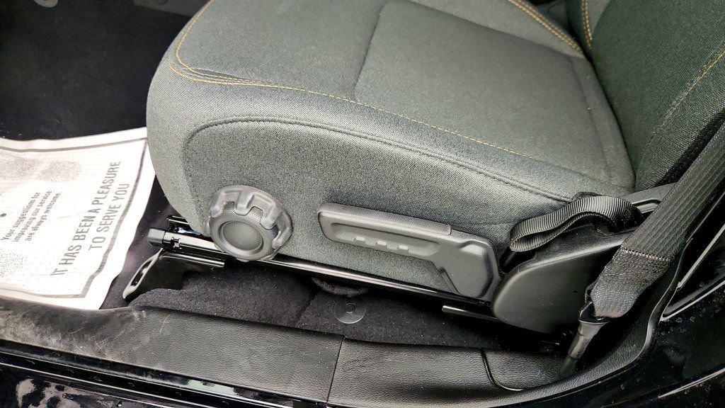 Used 2025 Jeep Wrangler Unlimited Sahara w/ Safety Group image 11