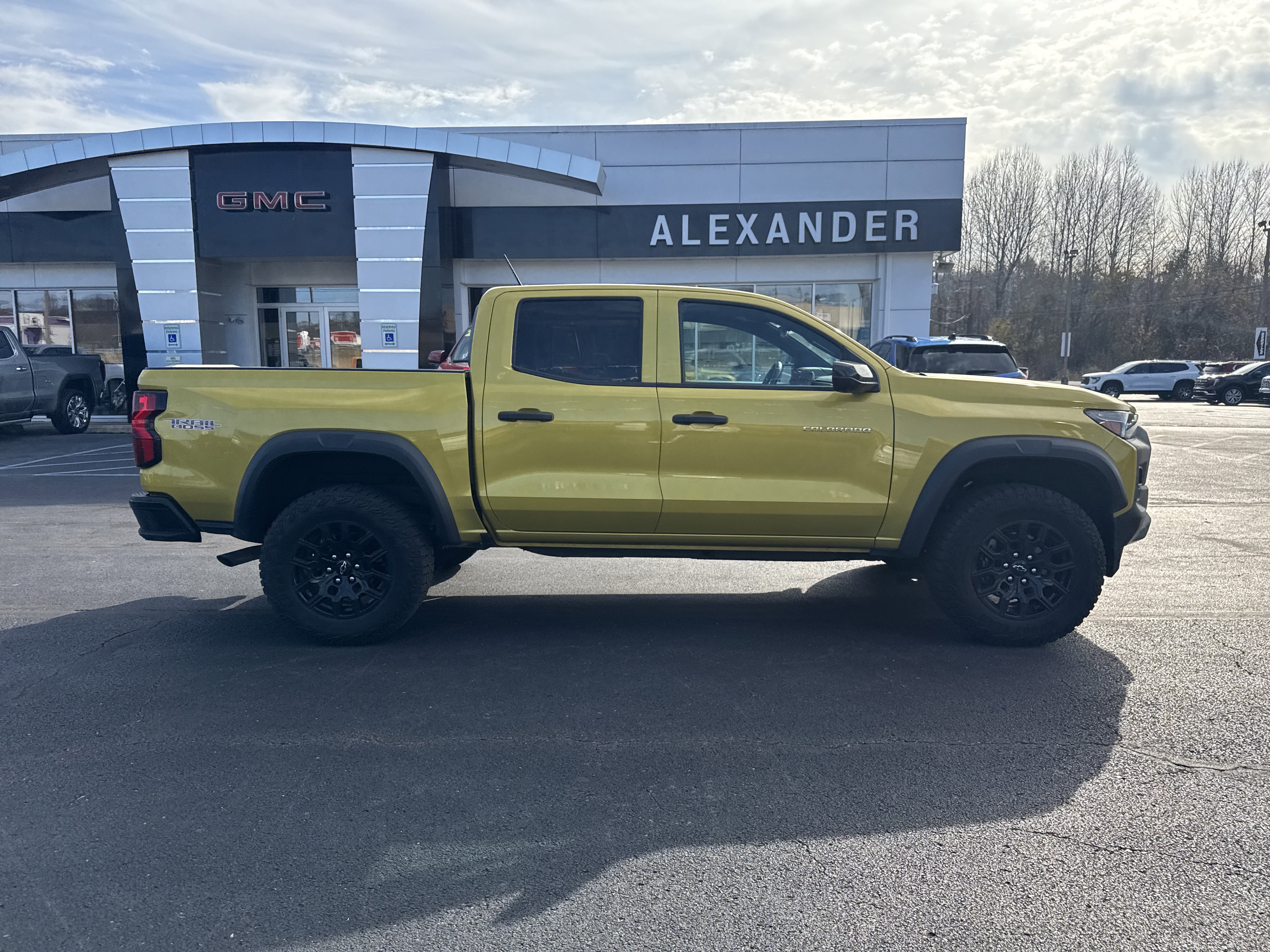 Used 2023 Chevrolet Colorado Trail Boss w/ Technology Package image 2