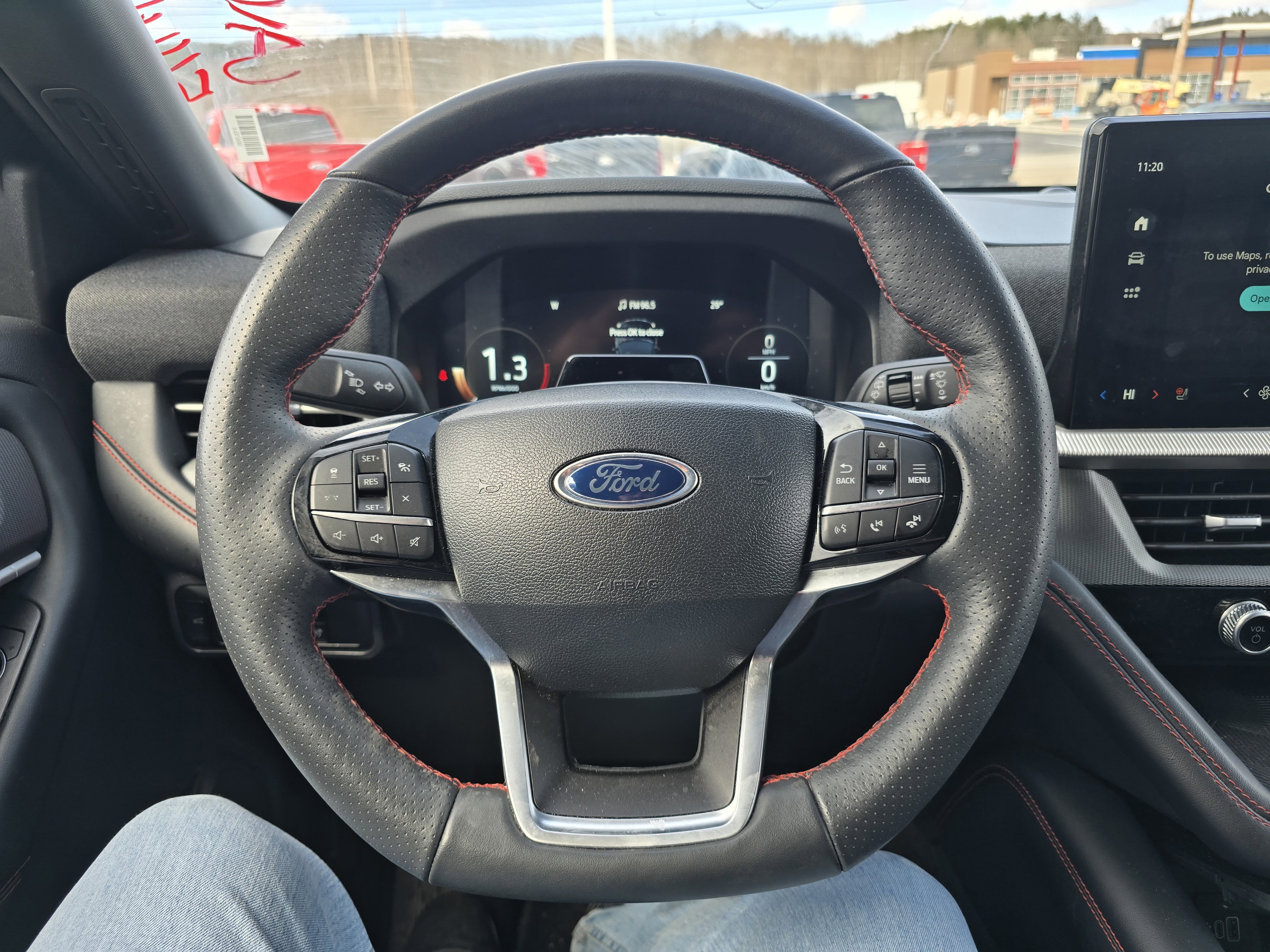 Used 2025 Ford Explorer ST-Line w/ ST-Line Street Pack image 18