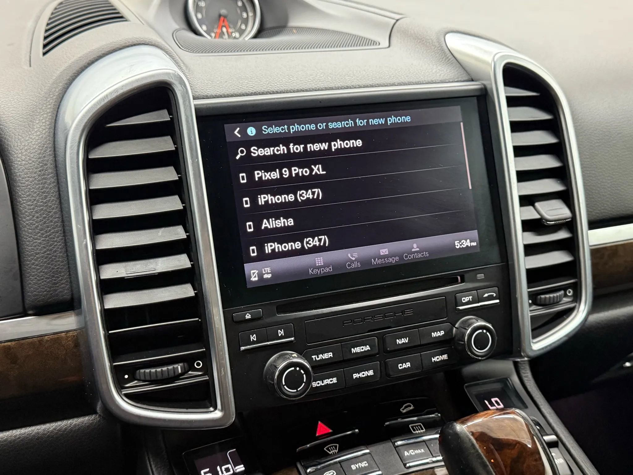 Used 2018 Porsche Cayenne Platinum Edition image 26