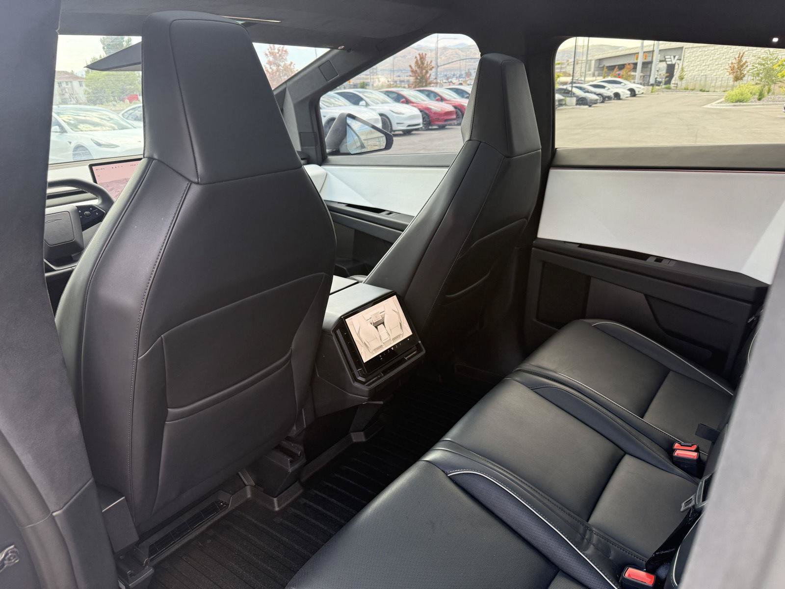 Used 2024 Tesla Cybertruck AWD Crew Cab image 15