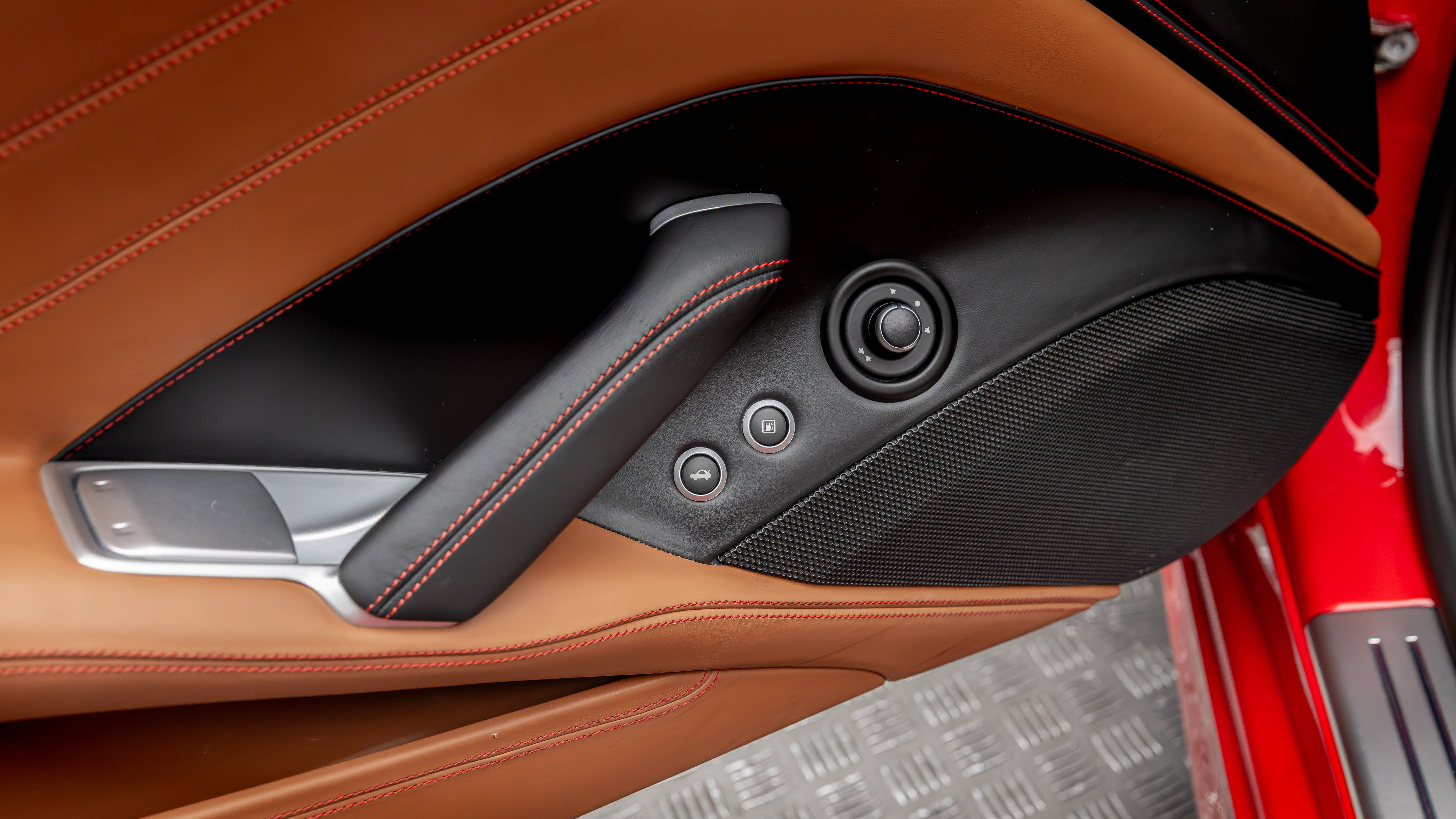 Certified 2016 Ferrari California T RWD image 13