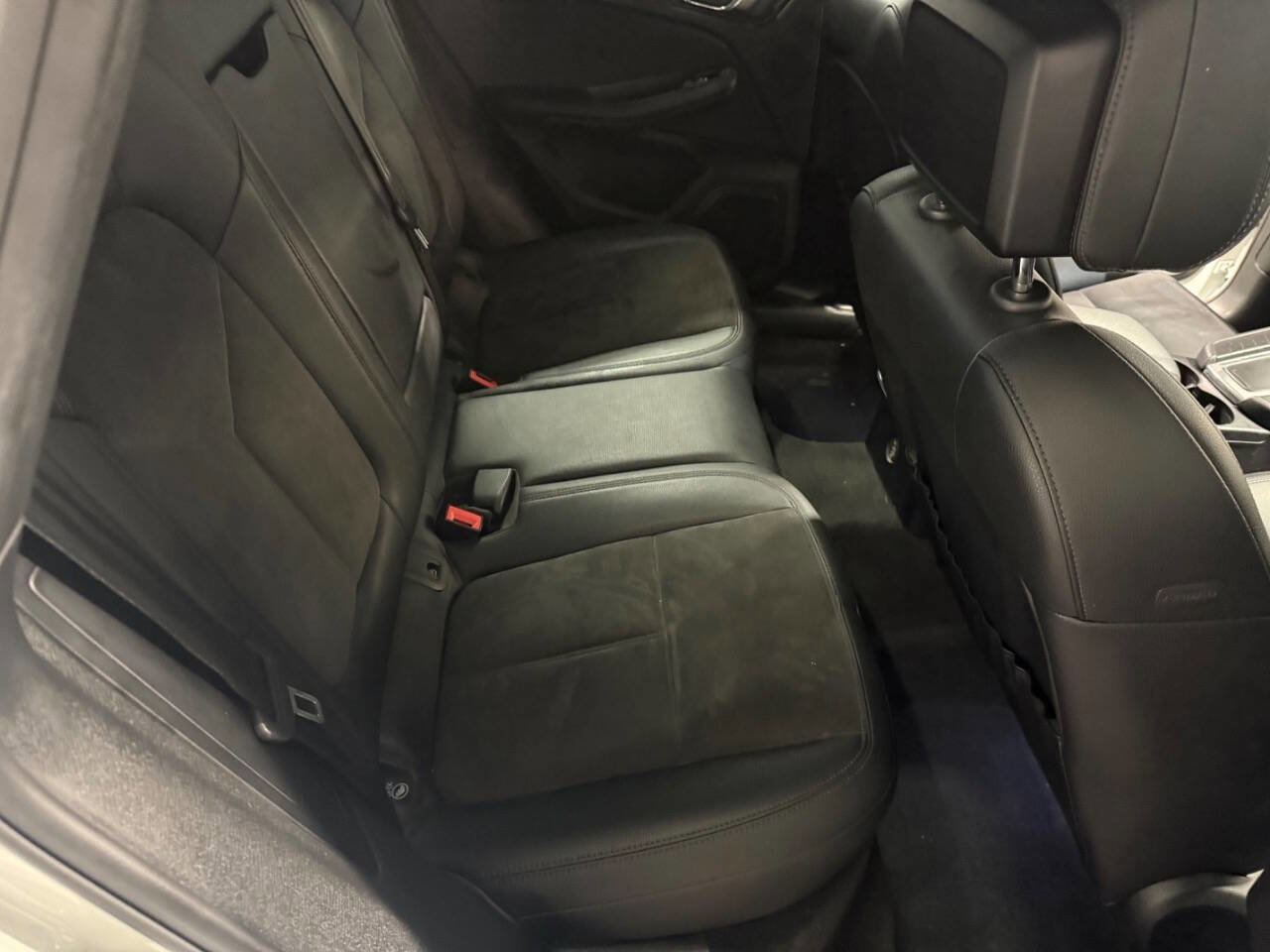 Used 2018 Porsche Macan AWD/4WD image 16