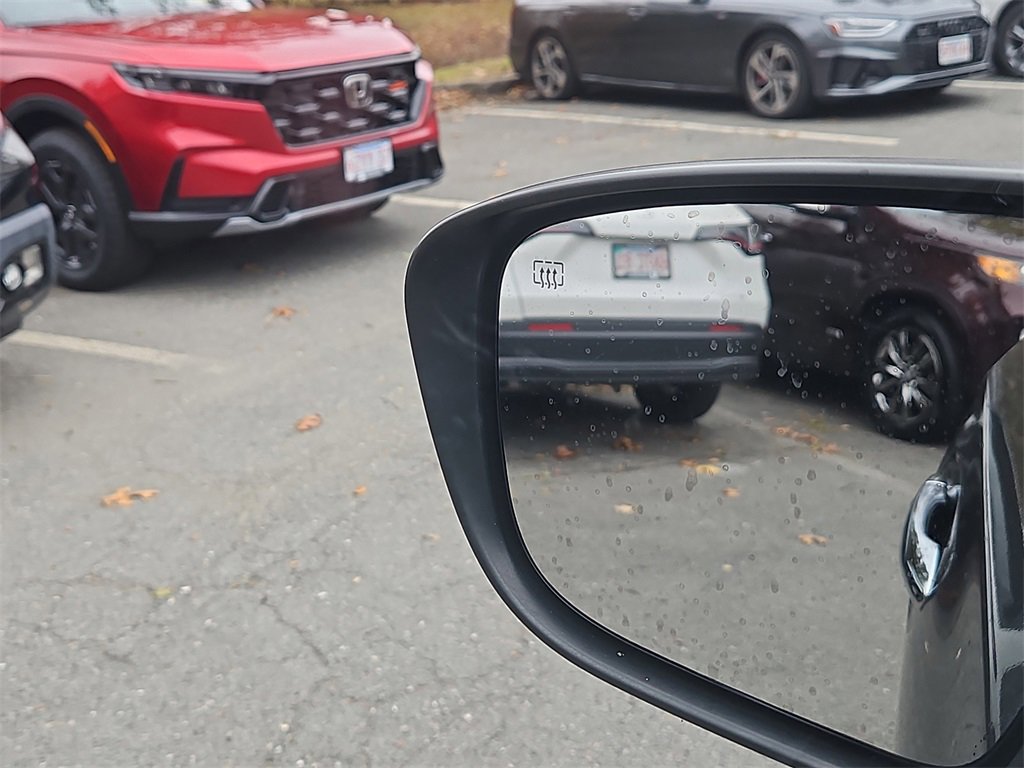 Used 2018 Nissan Rogue SV image 11