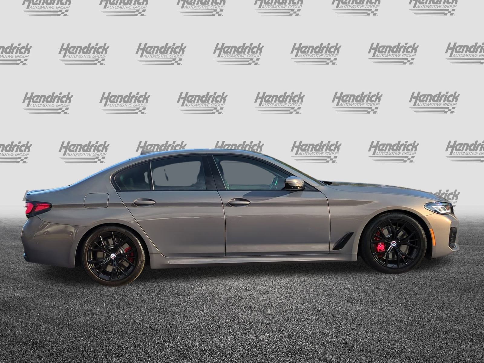 Used 2023 BMW M550i xDrive w/ Dynamic Handling Package image 11
