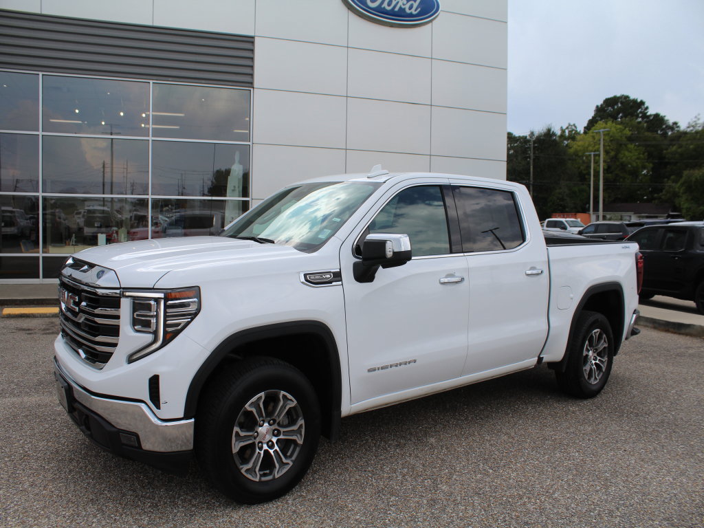 Used 2025 GMC Sierra 1500 SLT AWD/4WD image 2