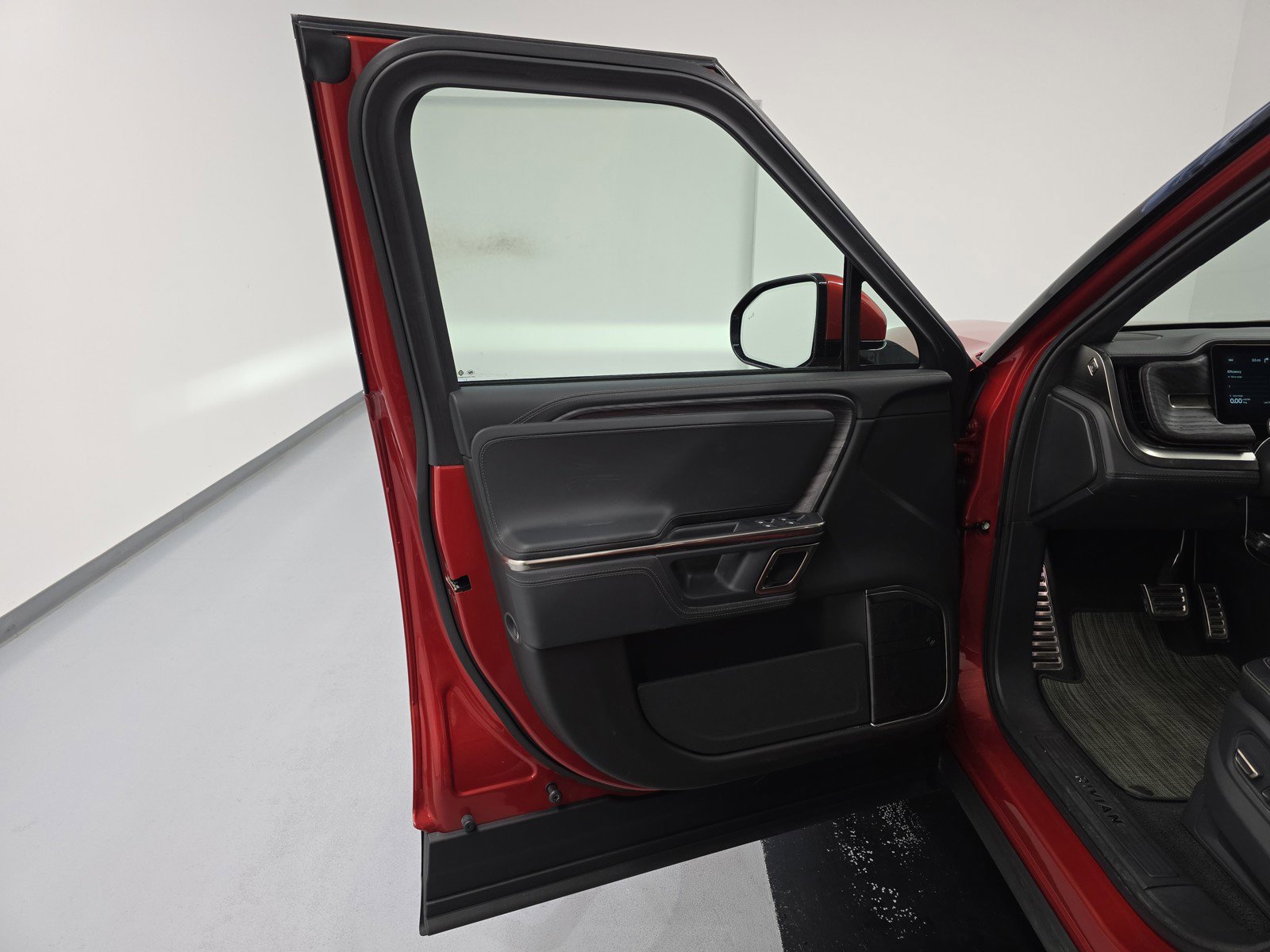 Used 2023 Rivian R1S Launch Edition image 16