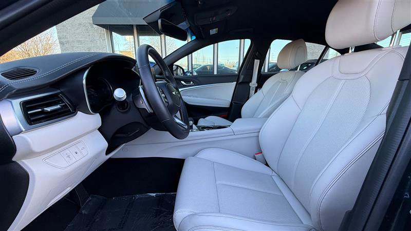 Used 2025 Genesis G70 2.5T image 10