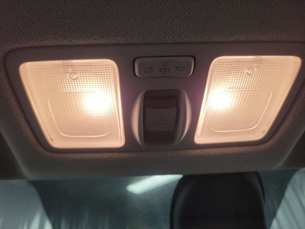 Used 2020 Hyundai Venue SEL w/ Convenience Package FWD image 24