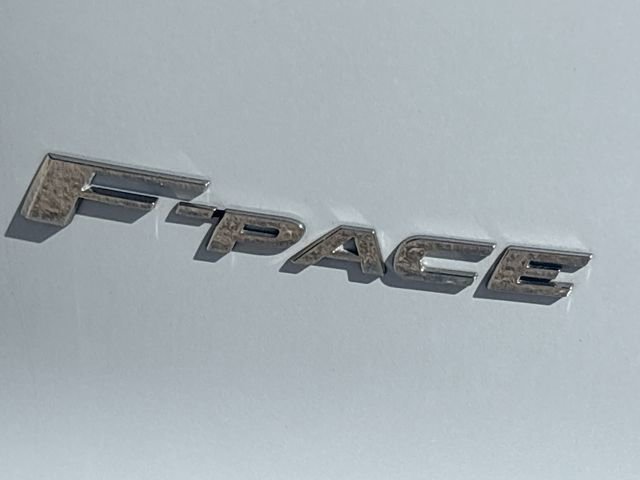 Used 2020 Jaguar F-PACE SVR image 11