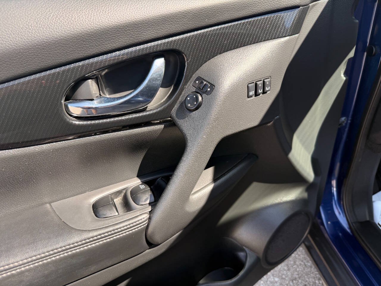 Used 2019 Nissan Rogue SL w/ Premium Package AWD/4WD image 19