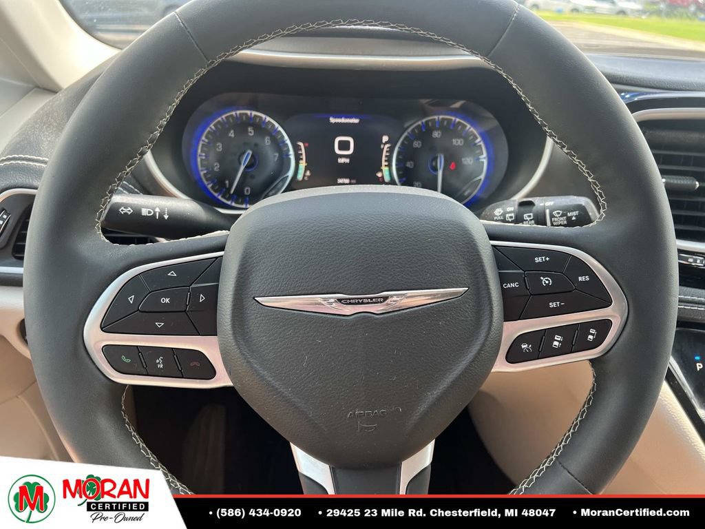 Used 2023 Chrysler Pacifica Touring-L FWD image 18