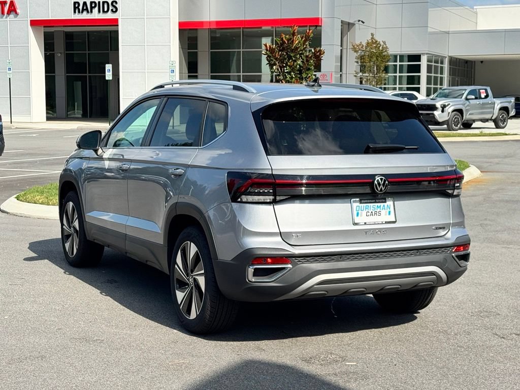 Used 2025 Volkswagen Taos SE AWD/4WD image 8