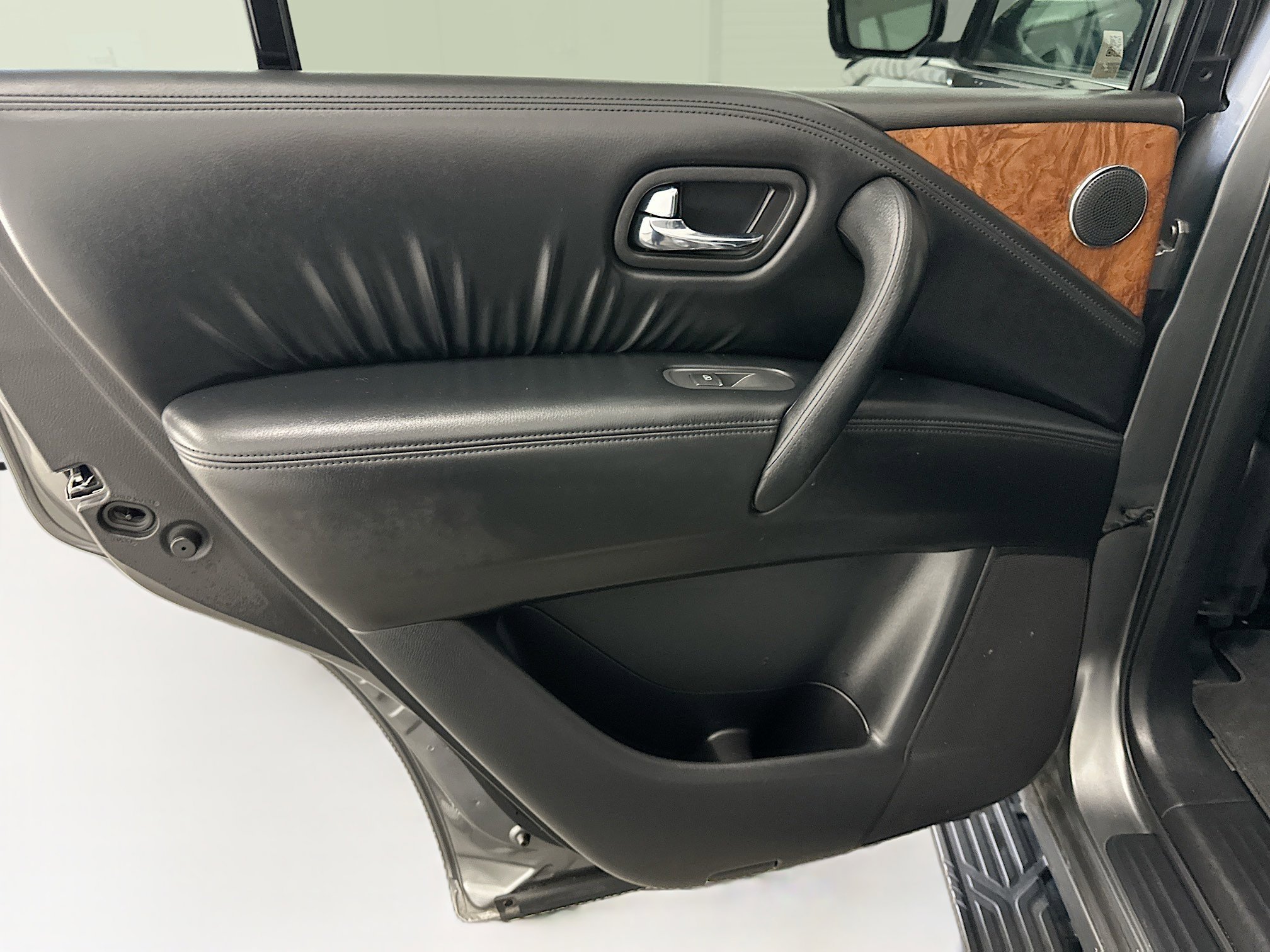 Used 2024 Nissan Armada SL image 28