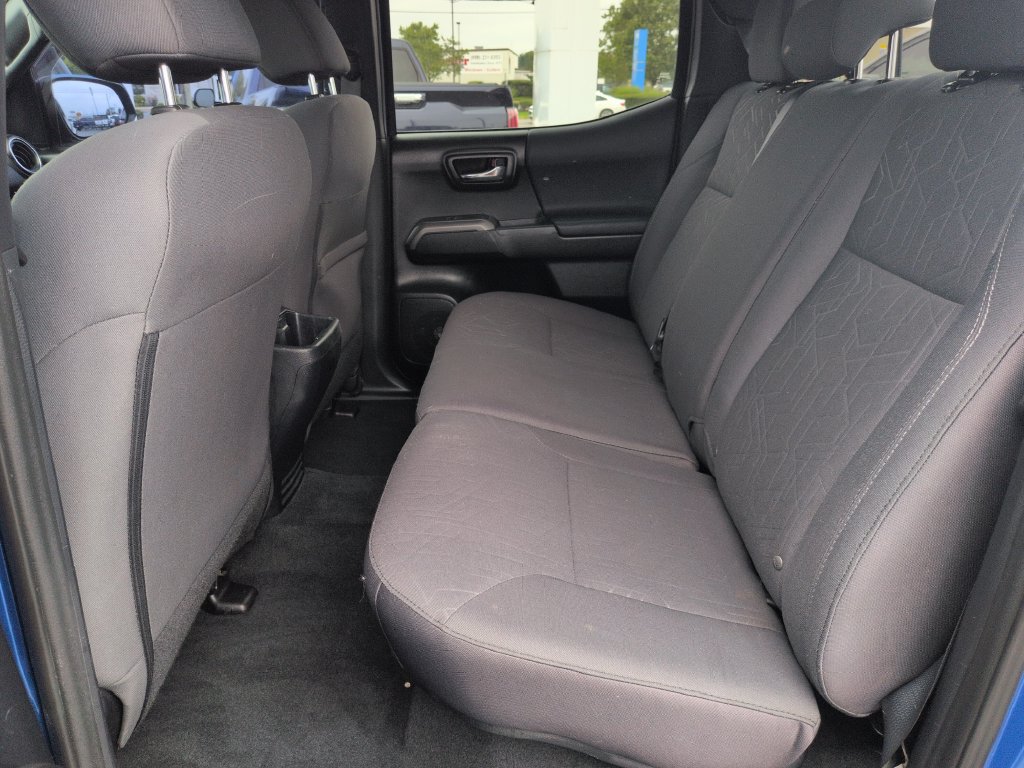 Used 2017 Toyota Tacoma TRD Sport AWD/4WD image 25