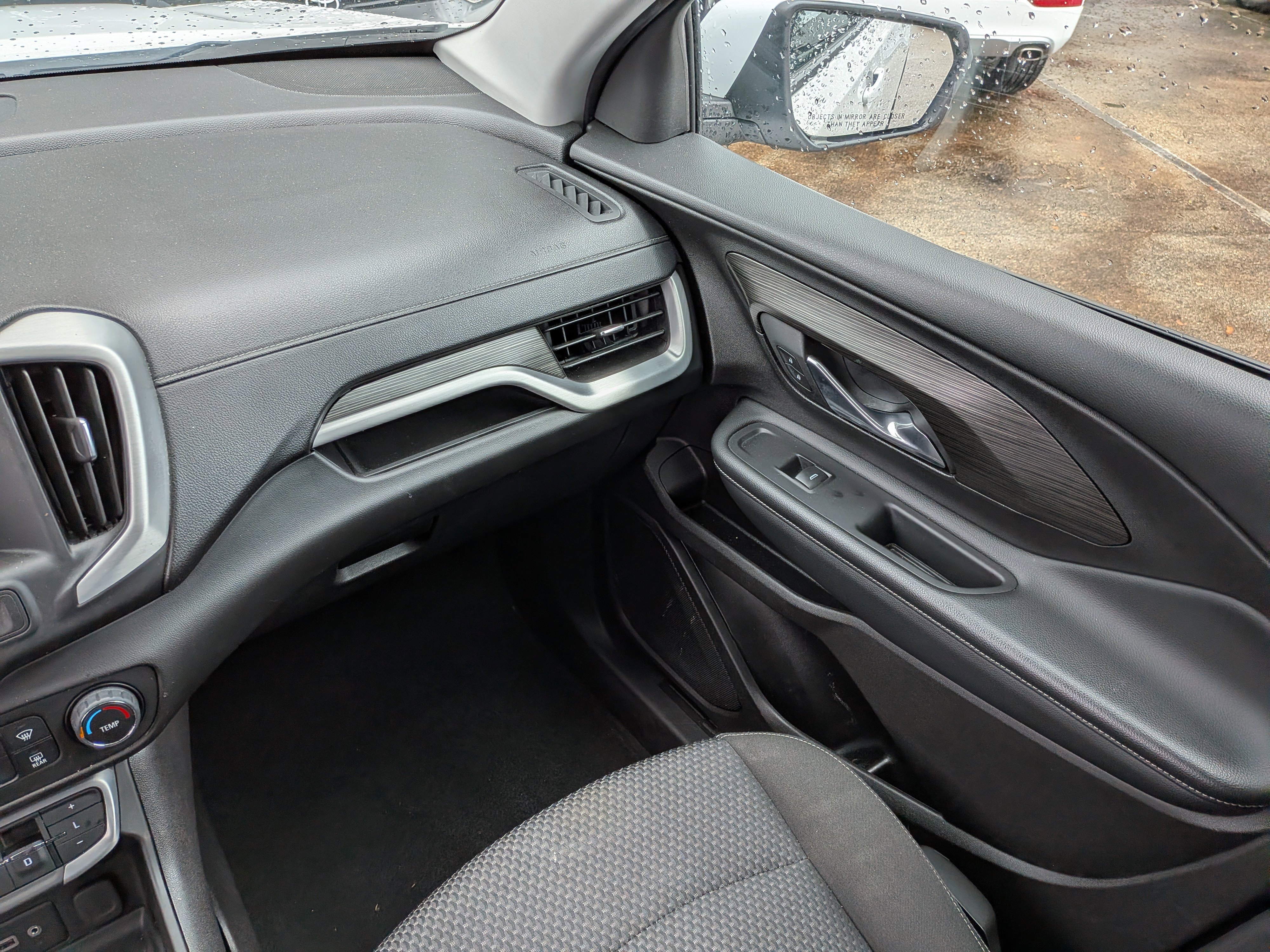 Used 2024 GMC Terrain SLE FWD image 18