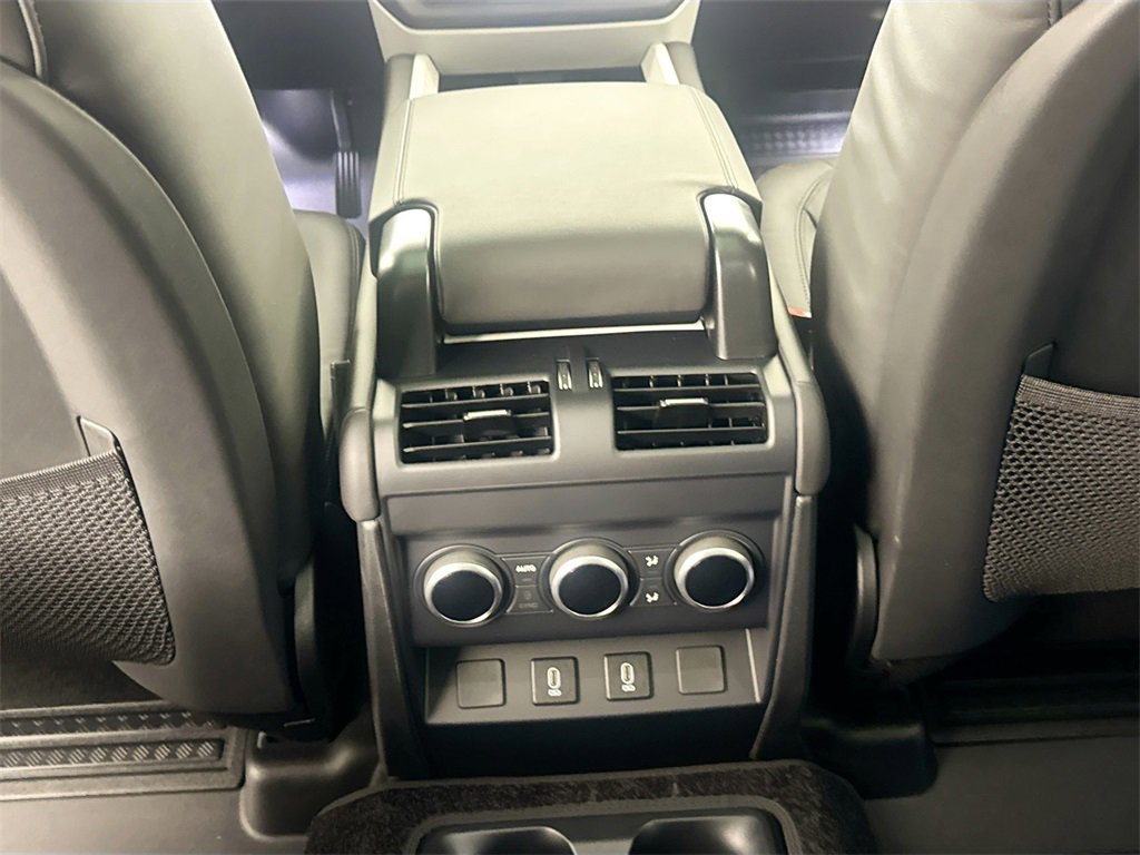 New 2026 Land Rover Defender 130 X-Dynamic SE image 25