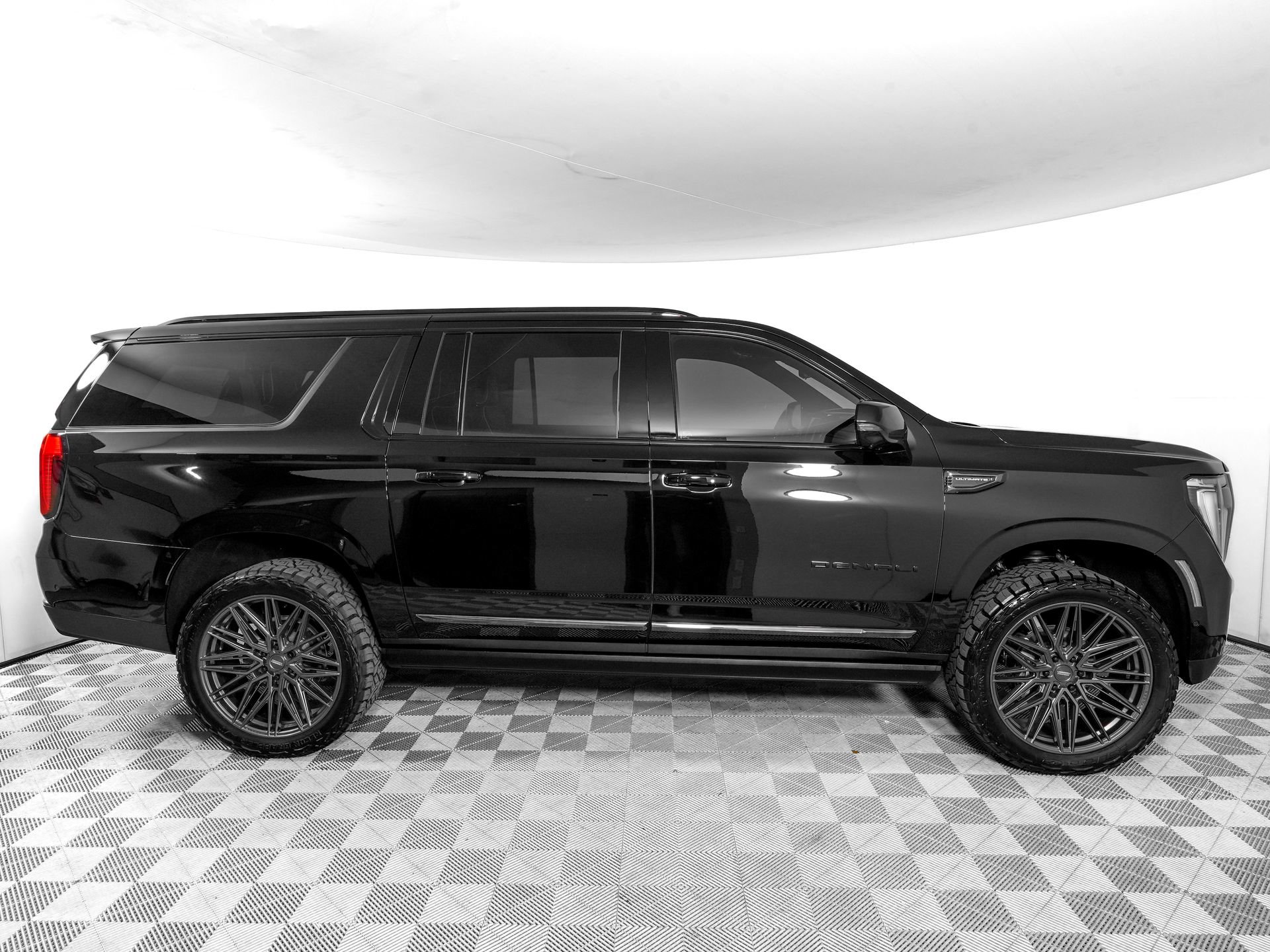 Used 2026 GMC Yukon XL Denali Ultimate AWD/4WD image 5