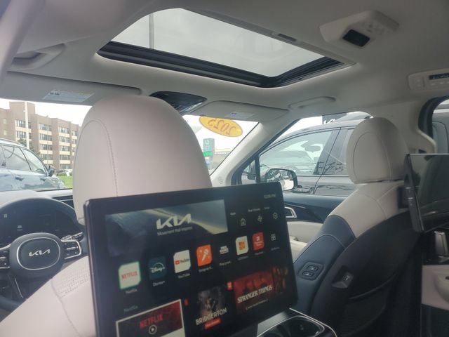 Certified 2025 Kia Carnival SX Prestige FWD image 11