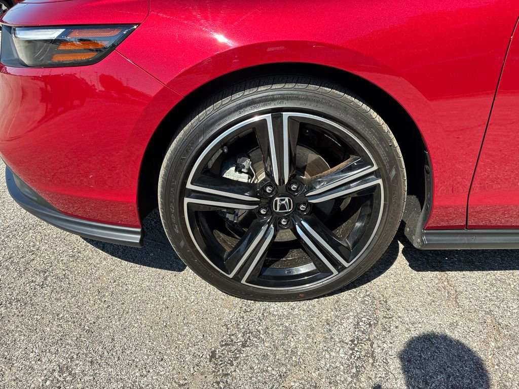 Used 2025 Honda Accord Sport image 9