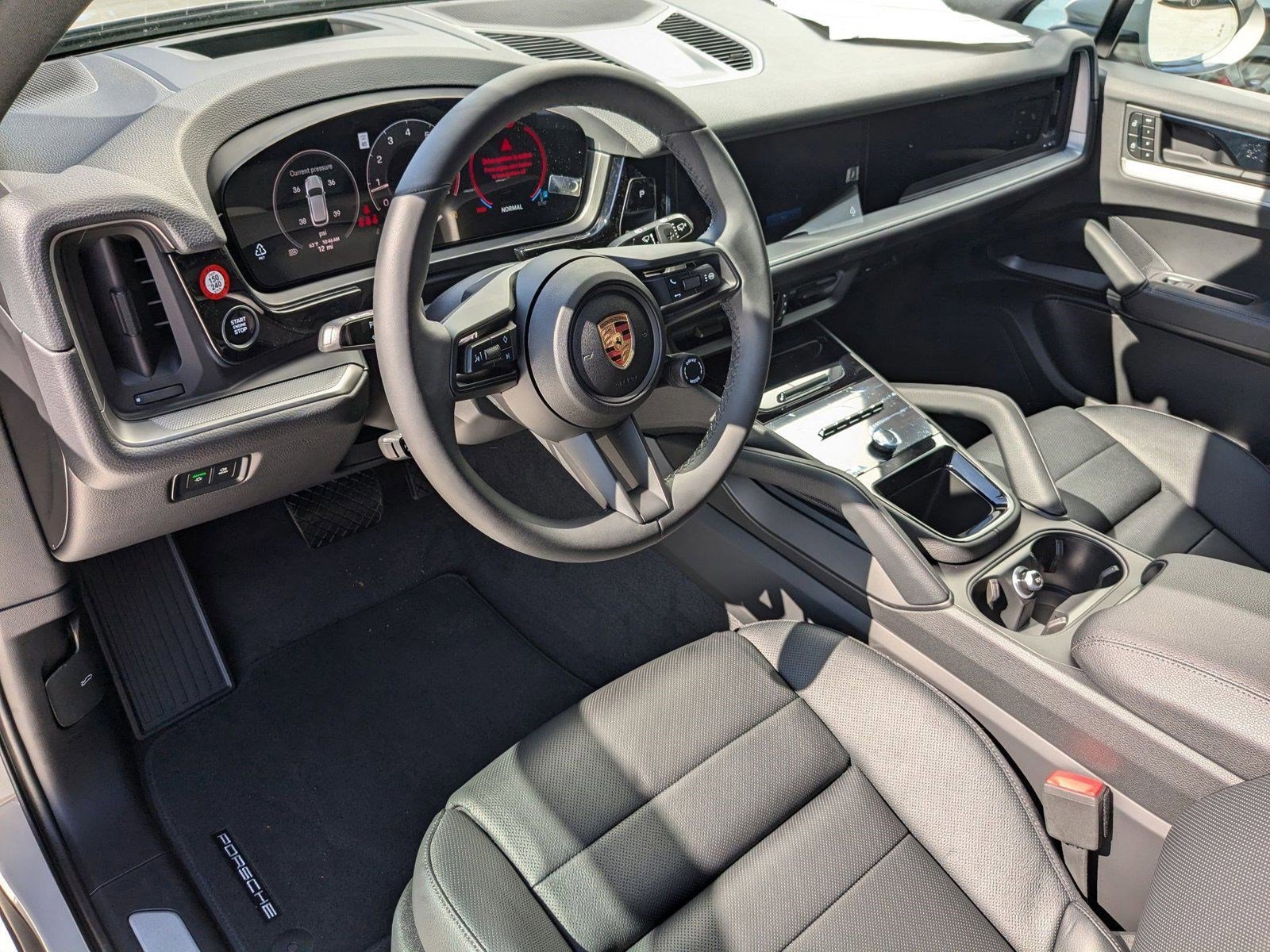 Certified 2025 Porsche Cayenne image 4