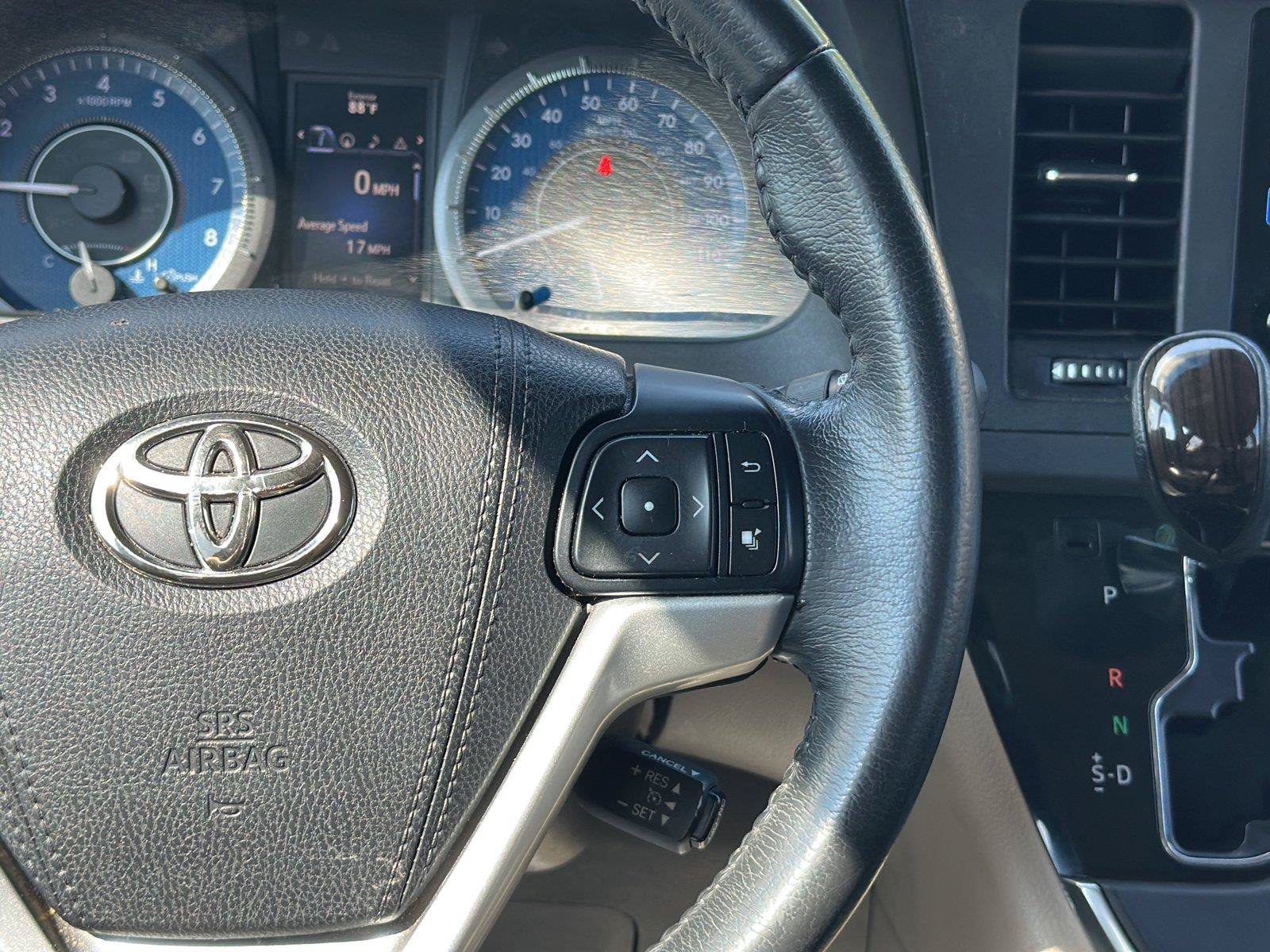 Used 2017 Toyota Sienna XLE w/ XLE Navigation Package FWD image 21