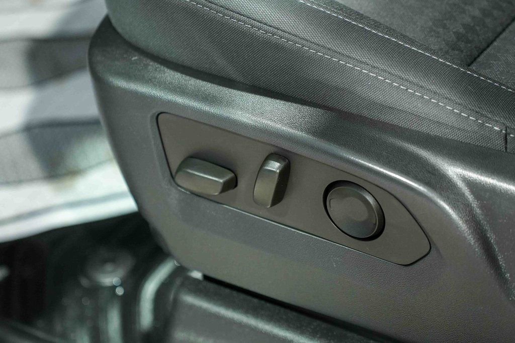 Used 2023 Chevrolet Silverado 1500 LT image 24