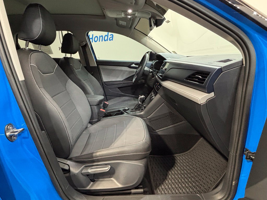 Used 2024 Volkswagen Taos SE w/ Panoramic Sunroof Package AWD/4WD image 33