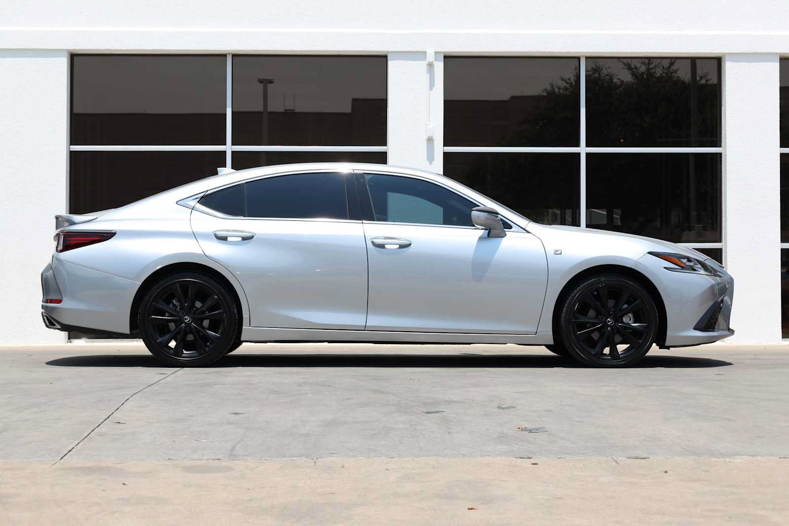Used 2022 Lexus ES 300h F Sport w/ Accessory Package 2 FWD image 8